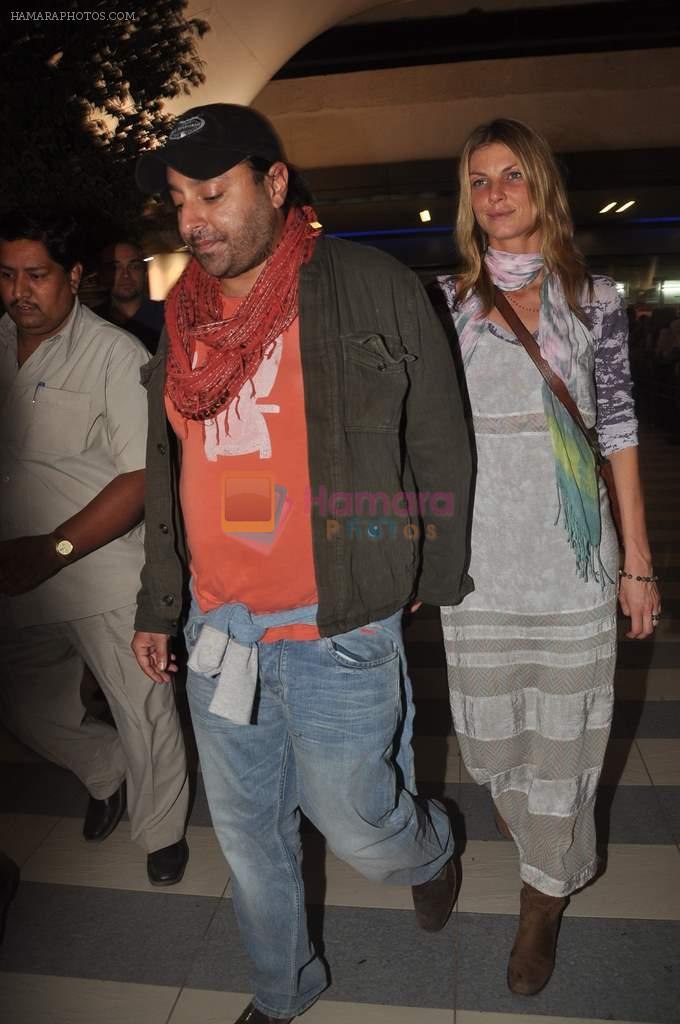 Vikram Chatwal arrives in India with gf in Mumbai Airport on 17th March 2012