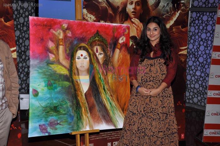 Vidya Balan with the painting of Anjanna Kuthiala from her works Maya  - Shakti Maa... at an Art event by Anjanna Kuthiala in Mumbai on 18th March 2012