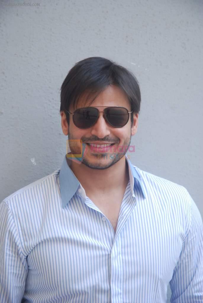 Vivek Oberoi snapped outside Tips office as he signs new film on 21st March 2012