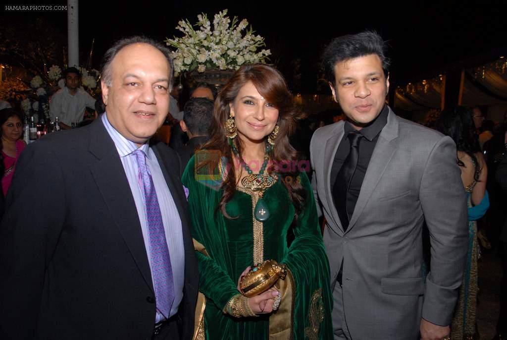 Bobby and Tanisha Mohan with Amaan Ali Khan at Reema Sen wedding reception in Mumbai on 25th March 2012