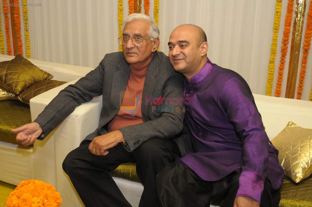 Shiv with his father Kant Raman Singh at Reema Sen wedding reception in Mumbai on 25th March 2012