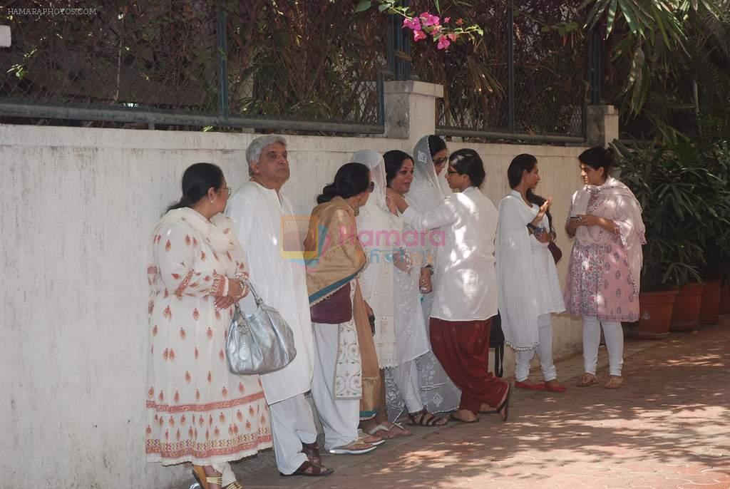 Javed Akhtar, Shabana Azmi, Tabu at Mona Kapoor funeral in Mumbai on 26th March 2012