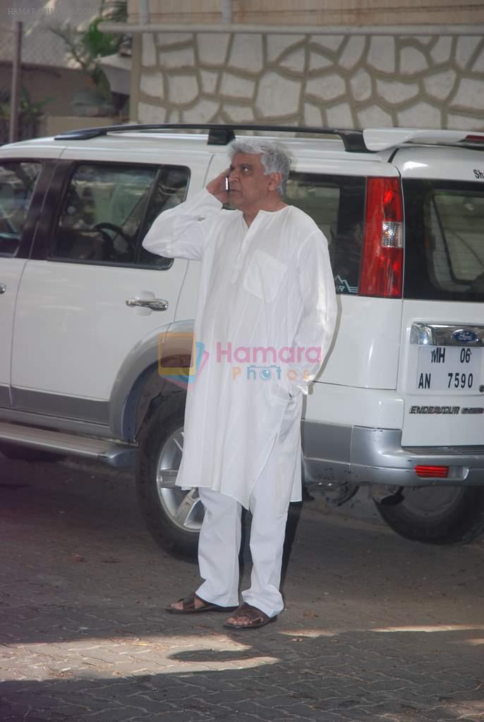 Javed Akhtar at Mona Kapoor funeral in Mumbai on 26th March 2012