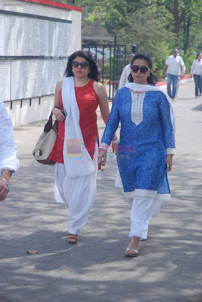 Kiran Sippy, Poonam Dhillon at Mona Kapoor funeral in Mumbai on 26th March 2012