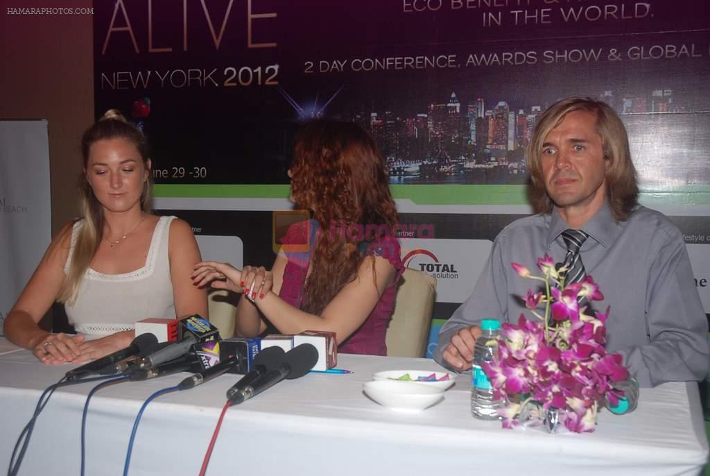 Miss Australia Liana and Yuvika Chaudhary launch Earth Diet in Novotel, Mumbai on 28th March 2012