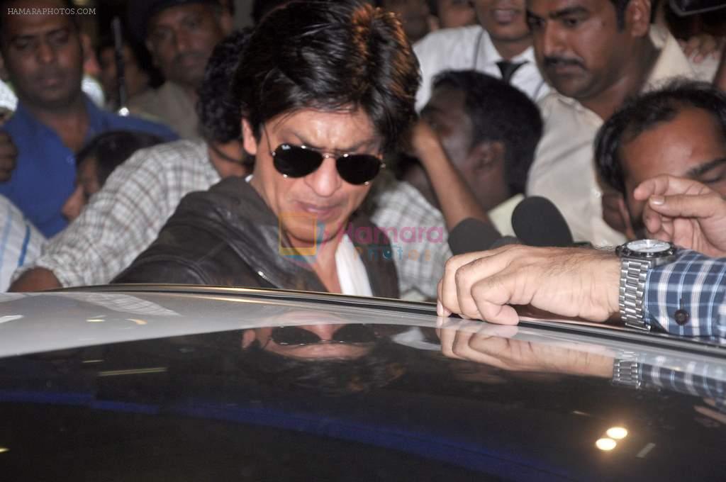 Shahrukh Khan snapped at airport arrival in Mumbai on 27th March 2012