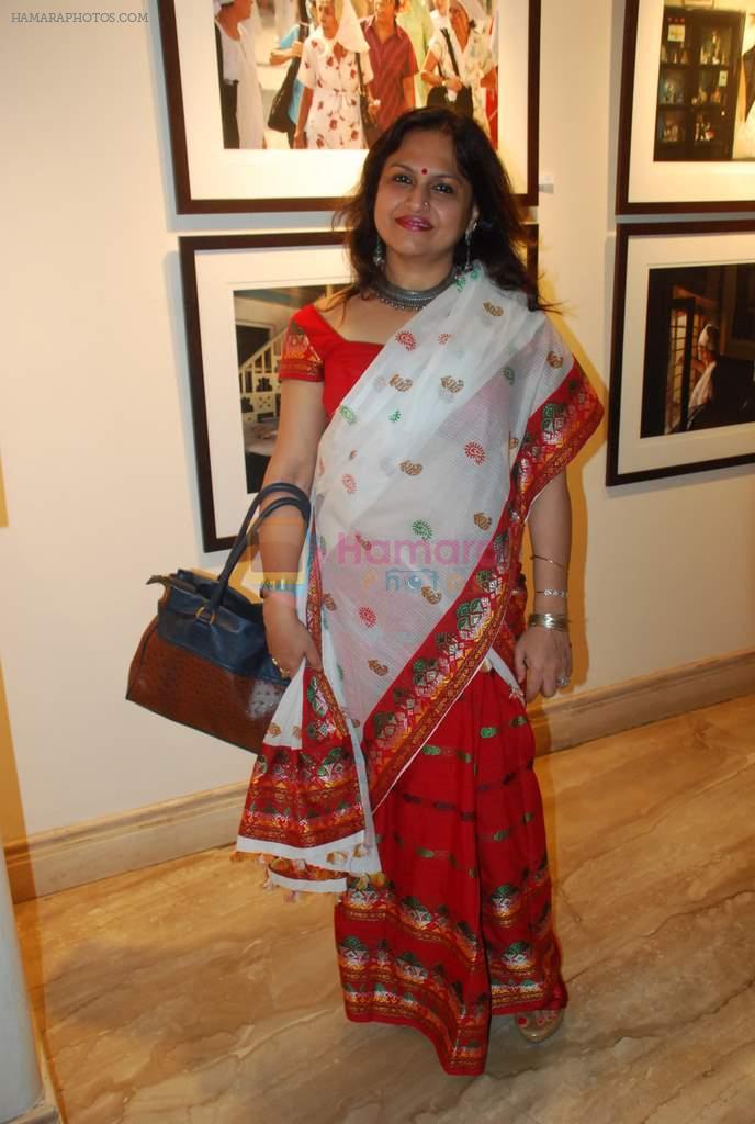 Ananya Banerjee at photographer Shantanu Das exhibition in Tao Art Gallery on 28th March 2012