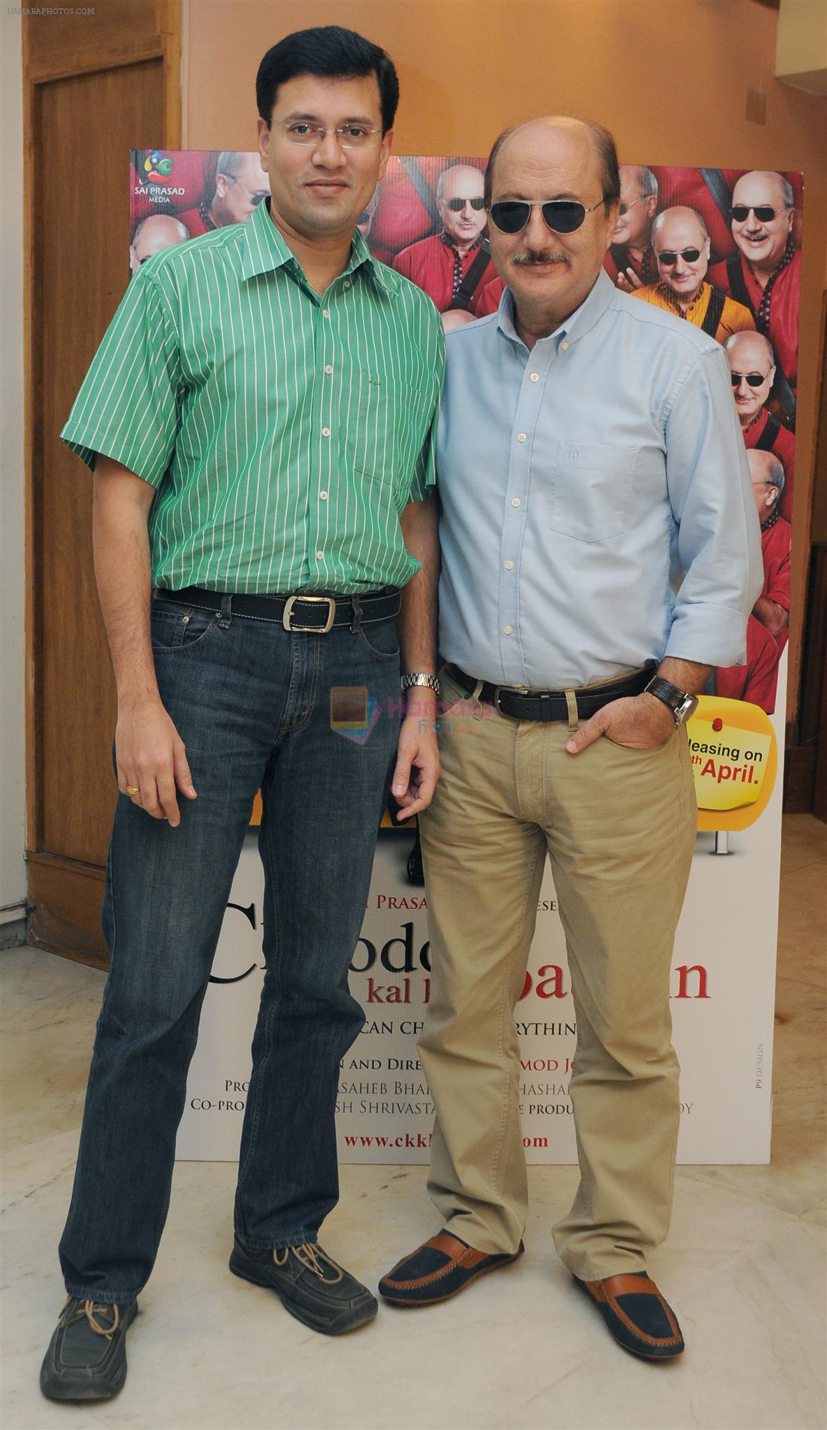 Anupam Kher with Director Pramod Joshi at the film promotions of Chhodo Kal Ki Baatein in Mumbai on 31st March 2012