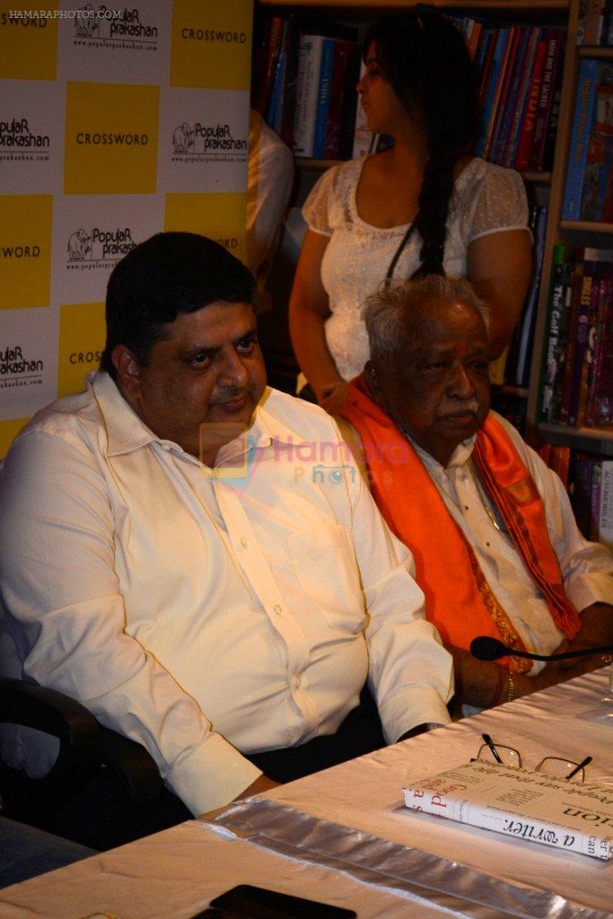 Ritesh Deshmukh and Genelia D Souza unveil Shakti Salgaonkar book in Crossword, Juhu, Mumbai on 1st April 2012
