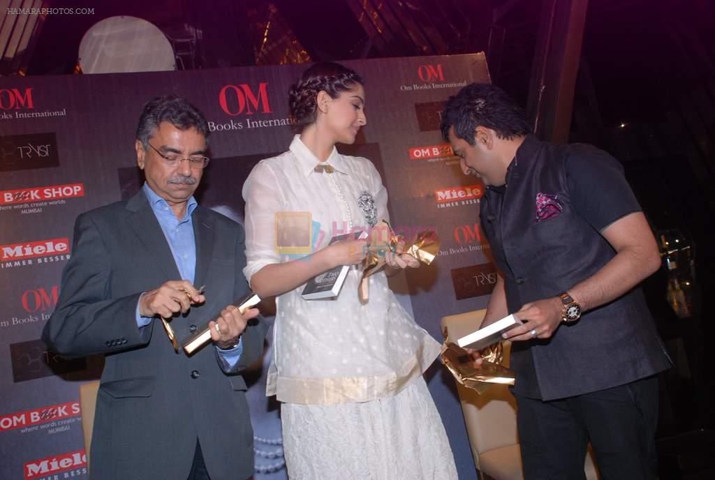 Sonam Kapoor at Khalid Mohammed book launch in Tryst on 5th April 2012