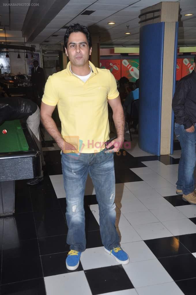 Aman Verma at the Celebration of the Completion Party of 100 Episodes of PARVARISH�..kuch khatti kuch meethi in bowling alley on 7th April 2012