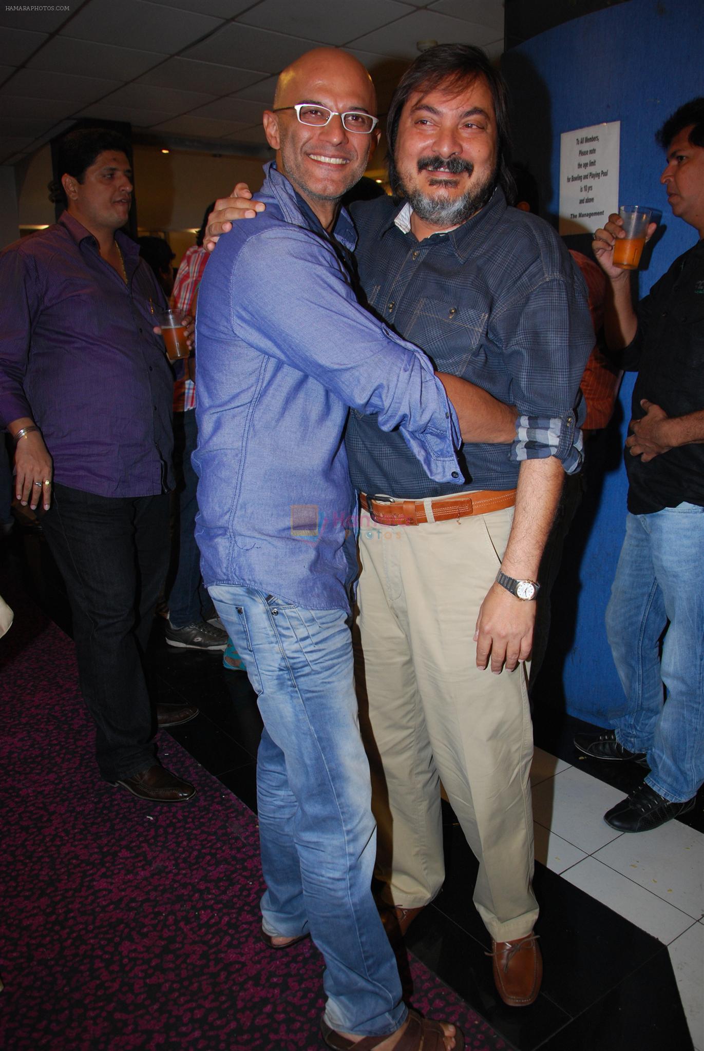 Rajesh Gera with Tony Singh at the Celebration of the Completion Party of 100 Episodes of PARVARISH kuch khatti kuch meethi in bowling alley on 7th April 2012