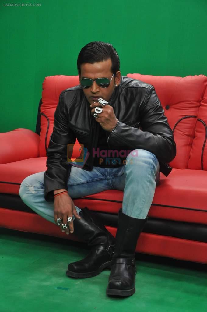 Ravi Kishan on the sets of Jeena Hai to Thok Dal in Filmcity, Mumbai on 7th April 2012