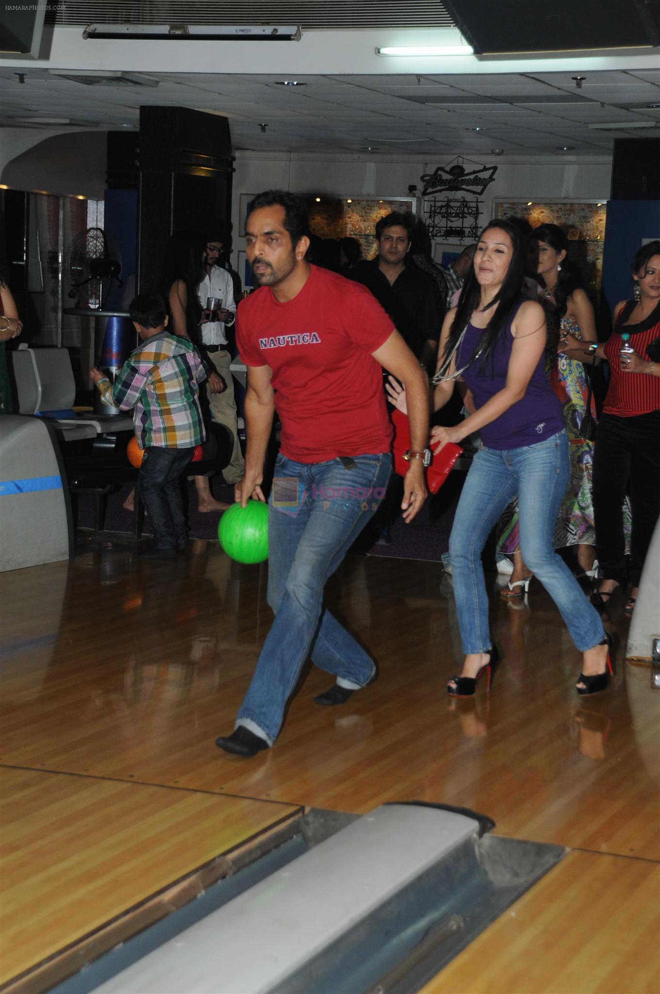 Vishwajeet Pradhan Bowling at the Celebration of the Completion Party of 100 Episodes of PARVARISH kuch khatti kuch meethi in bowling alley on 7th April 2012