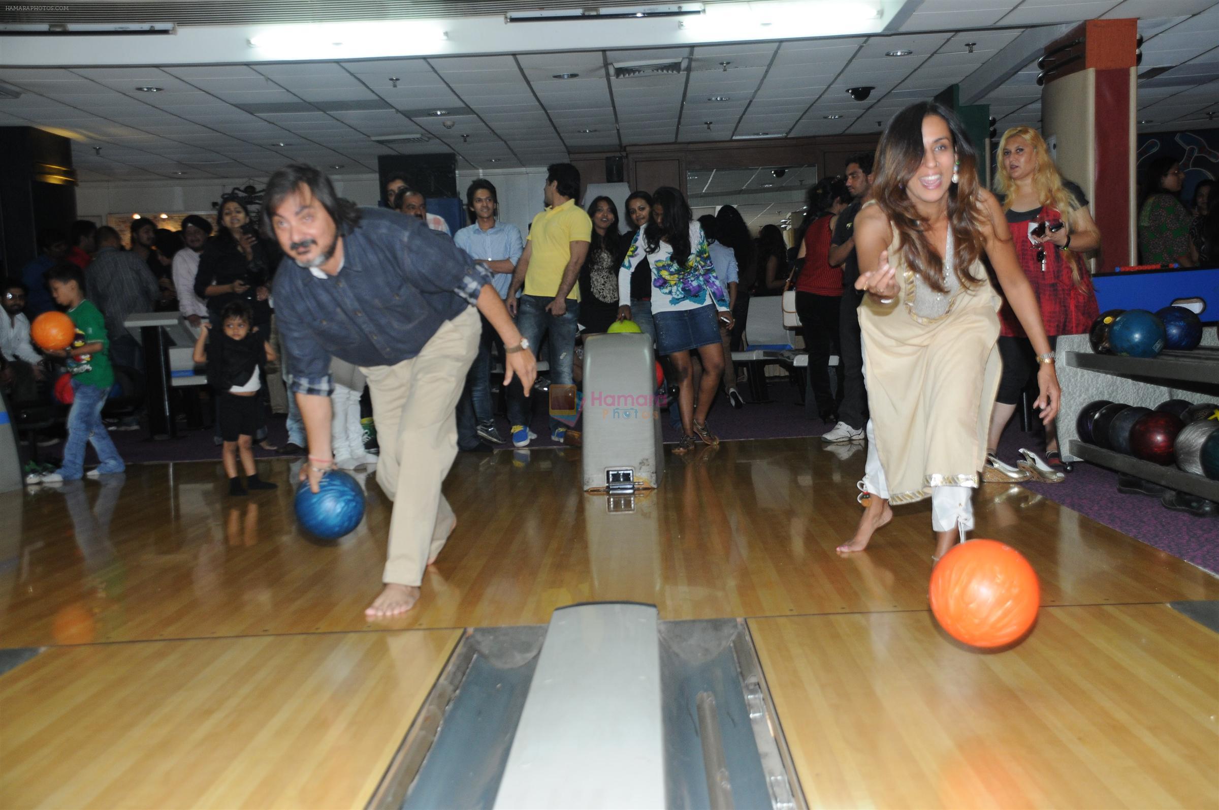 Tony and Deeya Singh Bowling at the Celebration of the Completion Party of 100 Episodes of PARVARISH kuch khatti kuch meethi in bowling alley on 7th April 2012