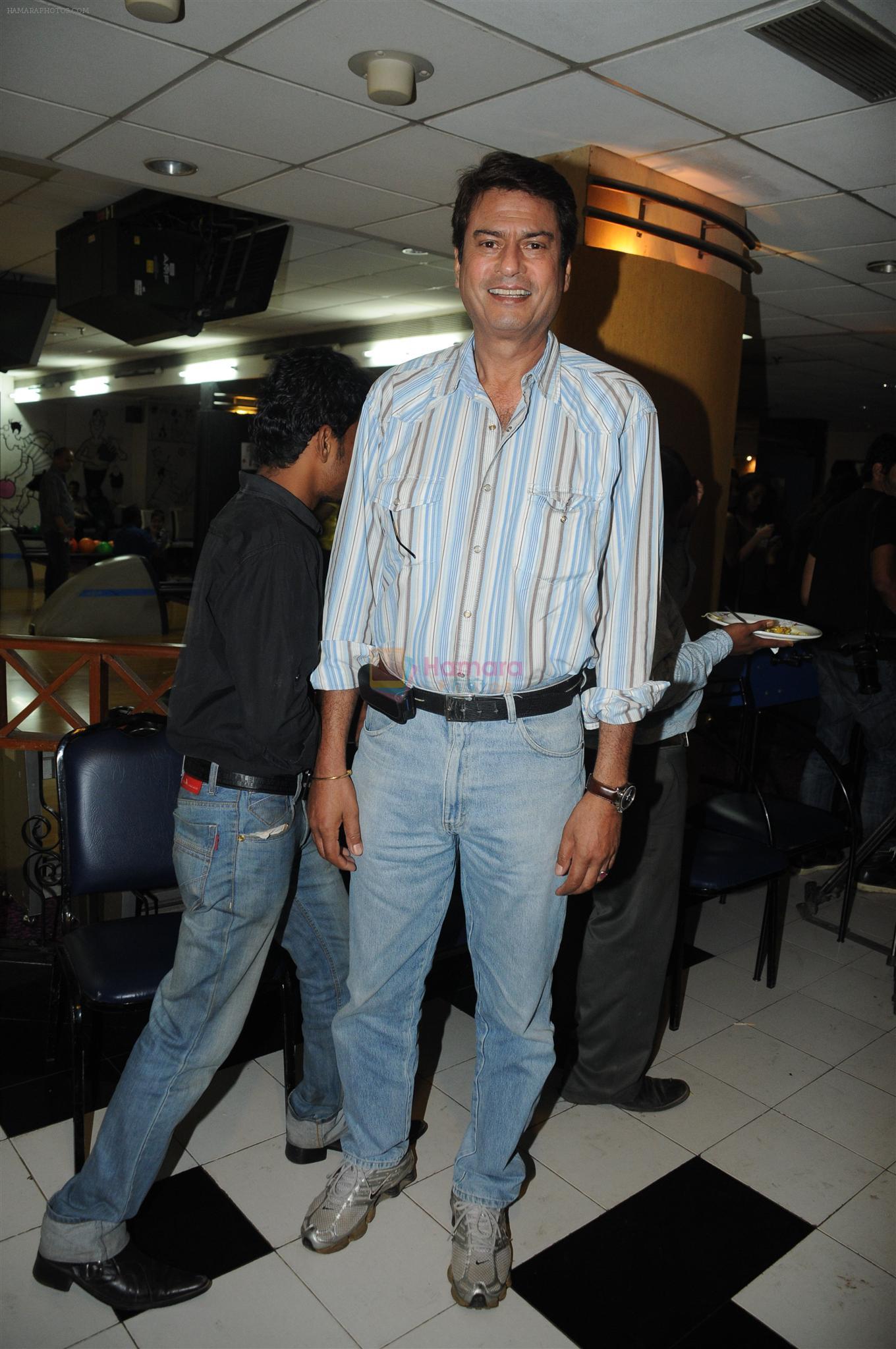 Kawaljeet at the Celebration of the Completion Party of 100 Episodes of PARVARISH kuch khatti kuch meethi in bowling alley on 7th April 2012