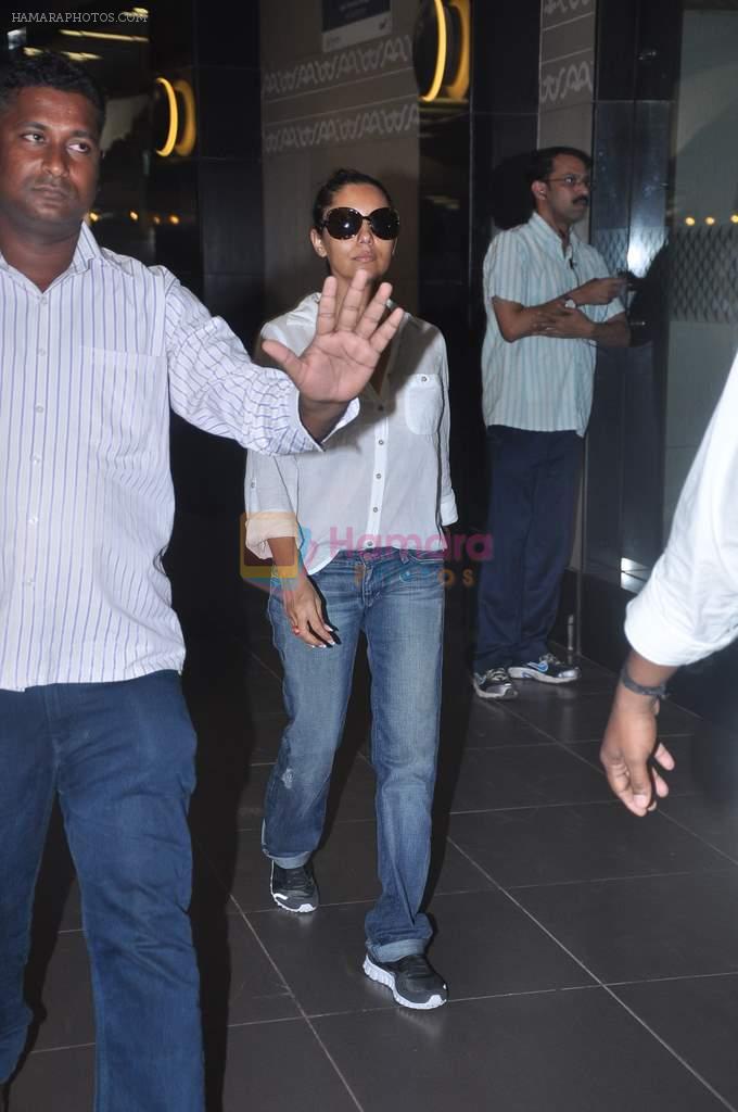 Gauri Khan snapped at International airport on 7th April 2012