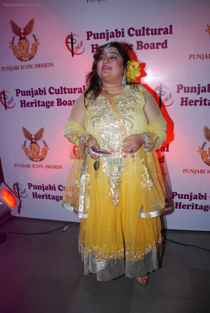 Dolly Bindra at Punjabi Icon Awards in Shanmukhand Hall on 8th April 2012