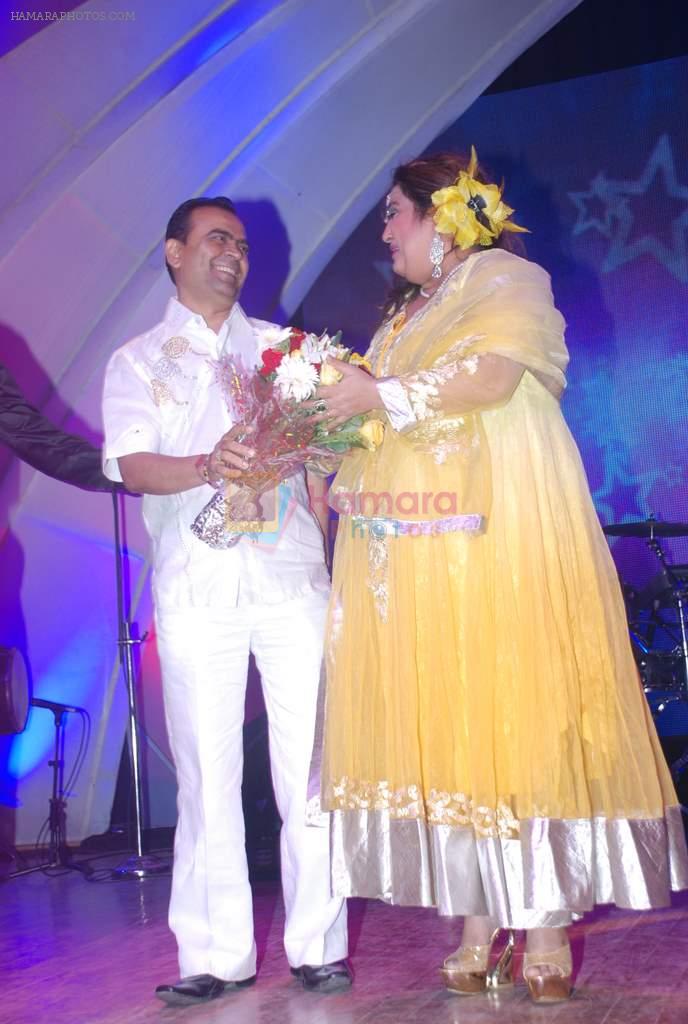 Dolly Bindra at Punjabi Icon Awards in Shanmukhand Hall on 8th April 2012