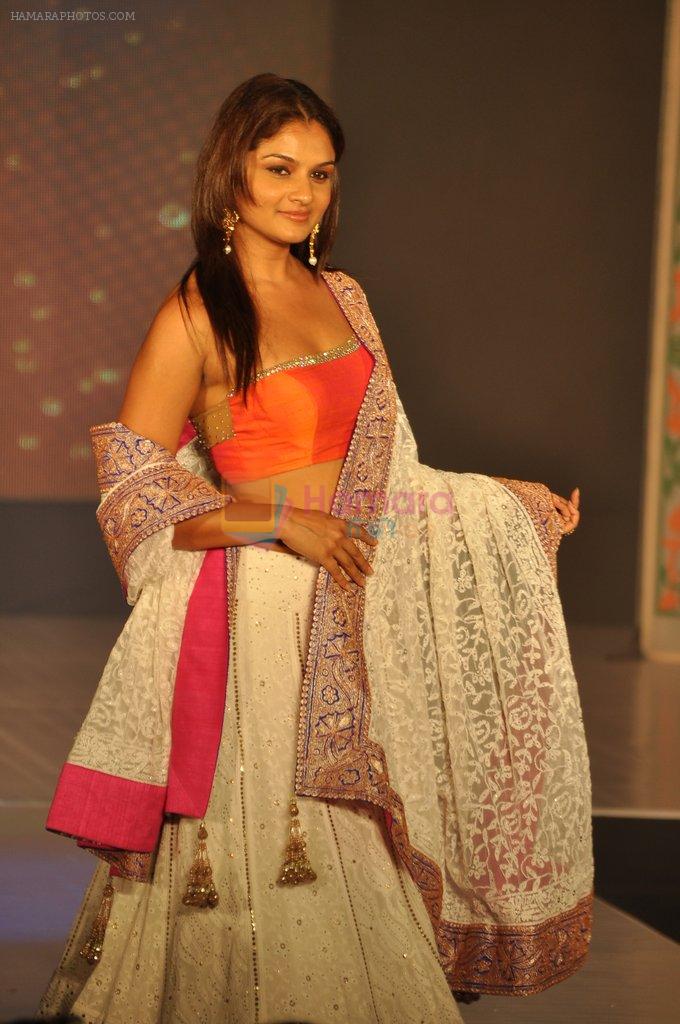 Tejaswini Kolhapure at Manish Malhotra - Lilavati's Save & Empower Girl Child show in Mumbai on 11th April 2012 400