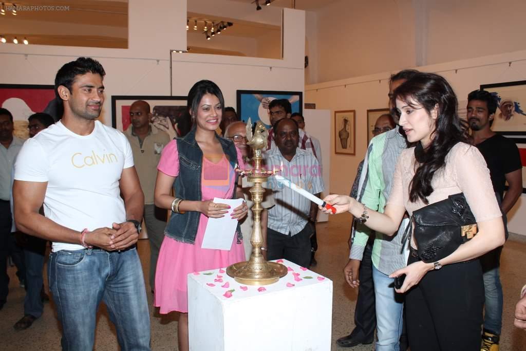 Payal Rohatgi, Sagarika Ghatge at Vishwa Sahni art exhibition in Jehangir Art Gallery, Mumbai on 11th April 2012
