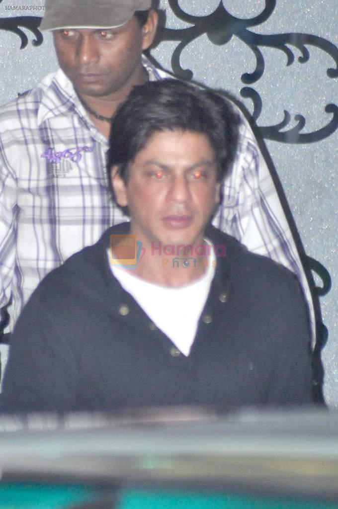 Shahrukh Khan arrives back from NY in Santacruz, Mumbai on 14th April 2012