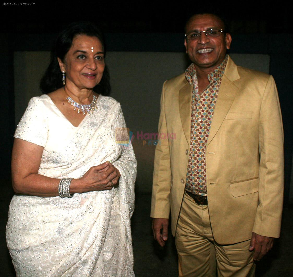 asha parekh & annu kapoor at Dr. Ambedkar awards organised by Kailash Masoom and Harish Shah in Shan Mukhanan Hall, Sion on 14th April 2012