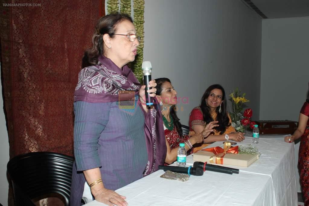 Shobha De at the launch of Soha Parekh's Sari - Splendour In Thread in Mumbai on 18th April 2012