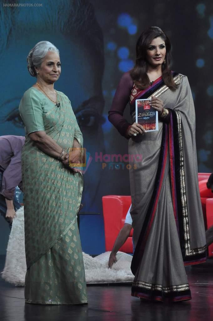 Waheeda Rehman, Raveena Tandon on Raveena's NDTV chat show in Yashraj on 19th April 2012