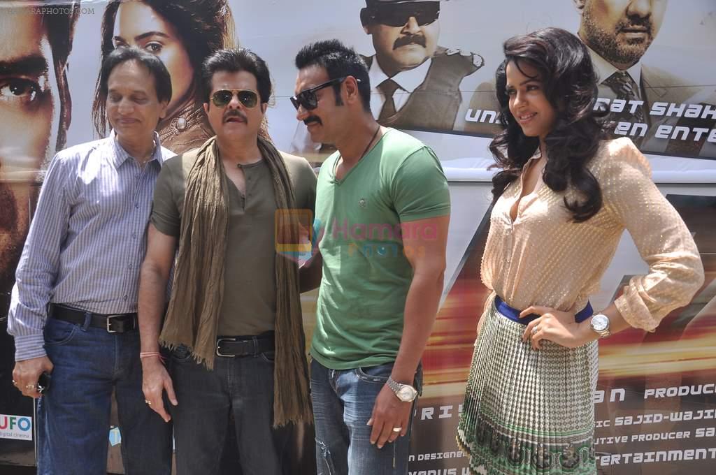 Sameera Reddy, Anil Kapoor, Ajay Devgn at Tezz film promotions in Mumbai on 26th April 2012