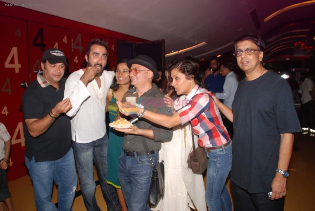 Tannishtha Chatterjee, Vinay Pathak, Anant Mahadevan, Suresh Menon, Sandhya Mridul, Ranvir Shorey at Life Ki Toh Lag Gayi premiere in Cinemax on 25th April 2012