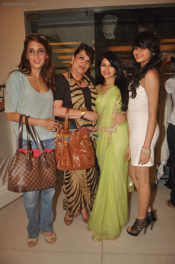 Zarine Khan, Farah Ali Khan, BHagyashree at the launch of Bhagyashree's store in Juhu, Mumbai on 25th April 2012