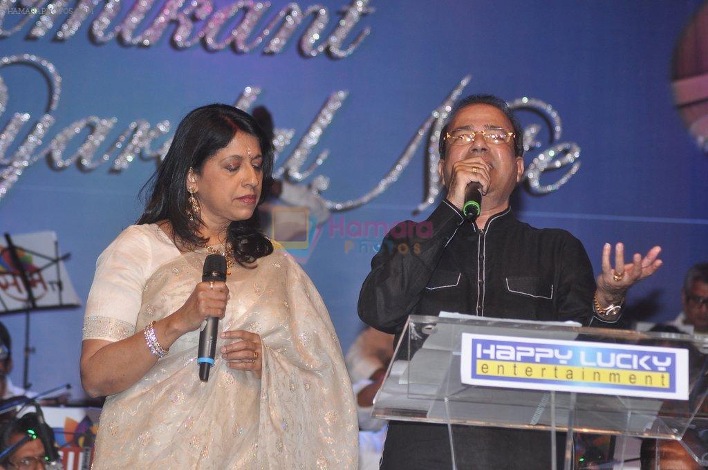 Kavita Krishnamurthy, Suresh Wadkar at Laxmikant Pyarelal nite in Mum on 27th April 2012
