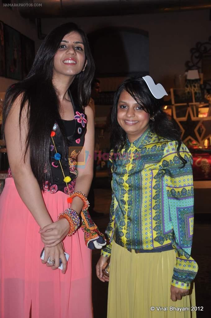 nishka with little shilpa at Mozez Singh collection launch in Good Earth on 28th April 2012