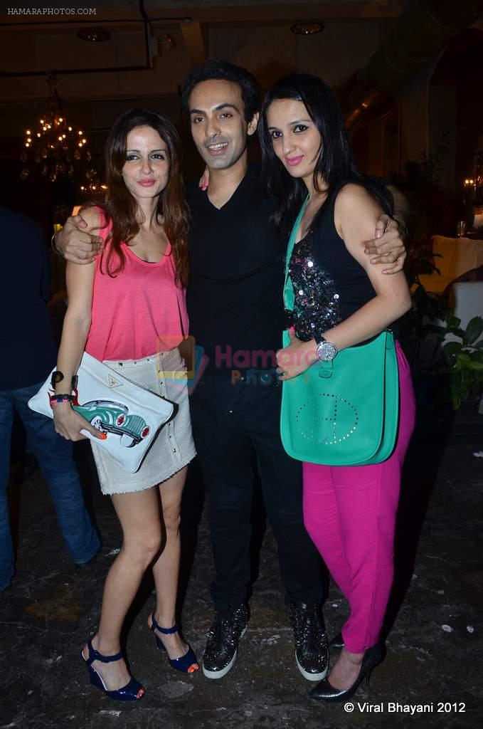 suzanne, mosez and anu at Mozez Singh collection launch in Good Earth on 28th April 2012