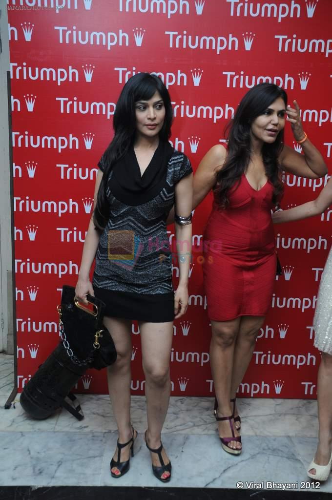 Anupama Verma, Nisha Jamwal at Triumph Inspiration Award 2012 in Mumbai on 2nd May 2012