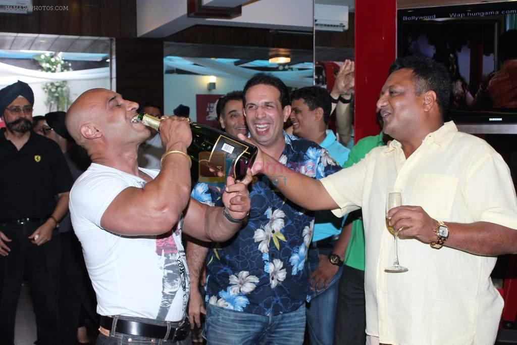 Parvez Damania, Sanjay Gupta with the cast of Shootout At Wadala at the launch of gym calles Red Gym in khar on 1st May 2012