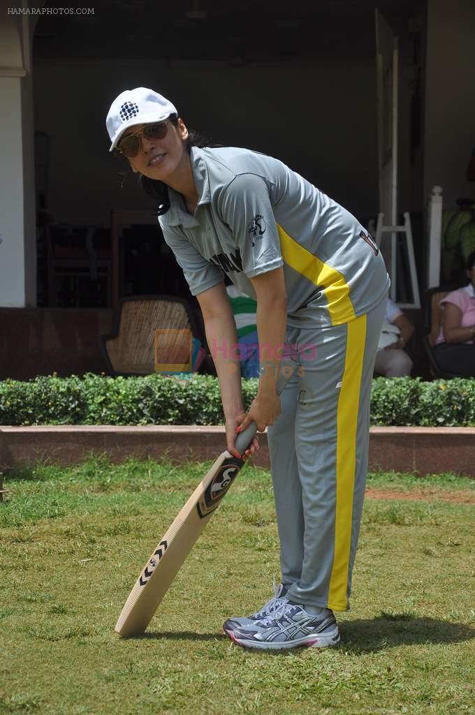 Isha Koppikar at Junnon match organised by Roataract Club of HR College on 1st May 2012