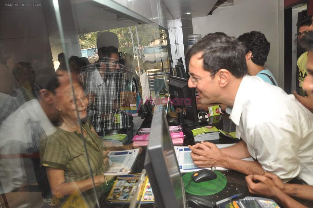 Rajat Kapoor with Fatso stars sell tickets in PVR, Mumbai on 4th May 2012