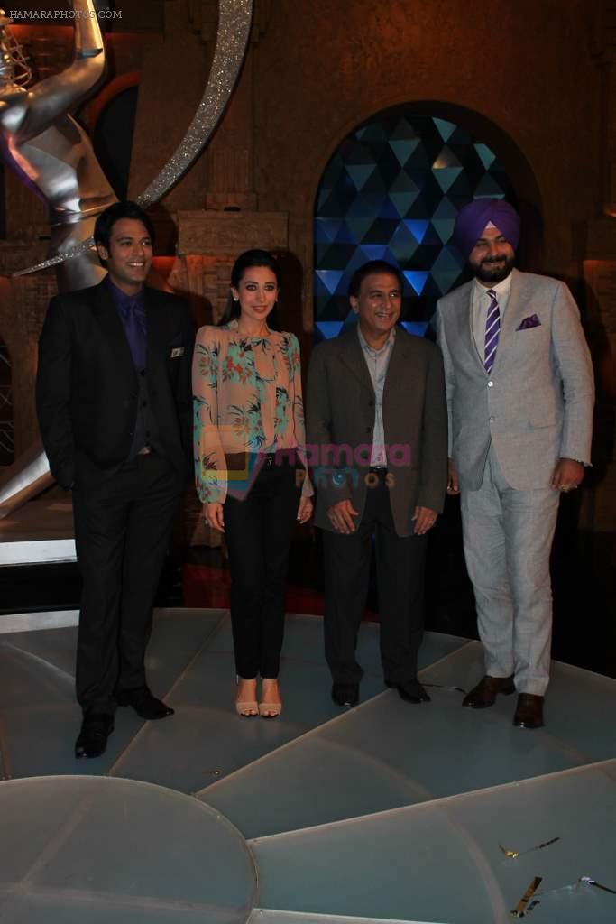 Karisma Kapoor, Sunil Gavaskar, Navjot Singh Sidhu, Sameer Kochhar on the sets of Sony Max Extra Innings in R K Studios on 6th May 2012JPG