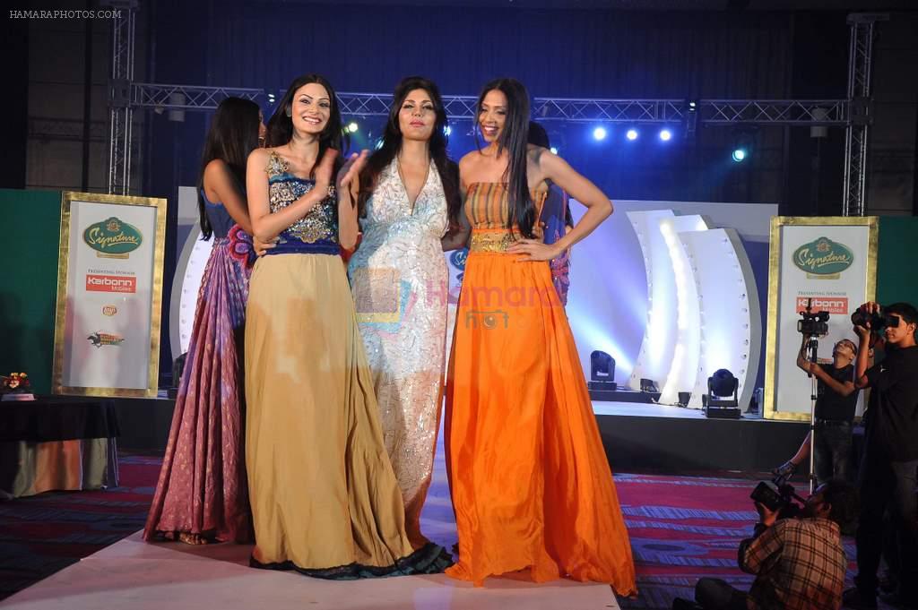 Nisha Jamwal, Aanchal Kumar, Candice Pinto, Carol Gracias at Nisha Jamwal fashion show for IPL in Marriott, Pune on 9th May 2012