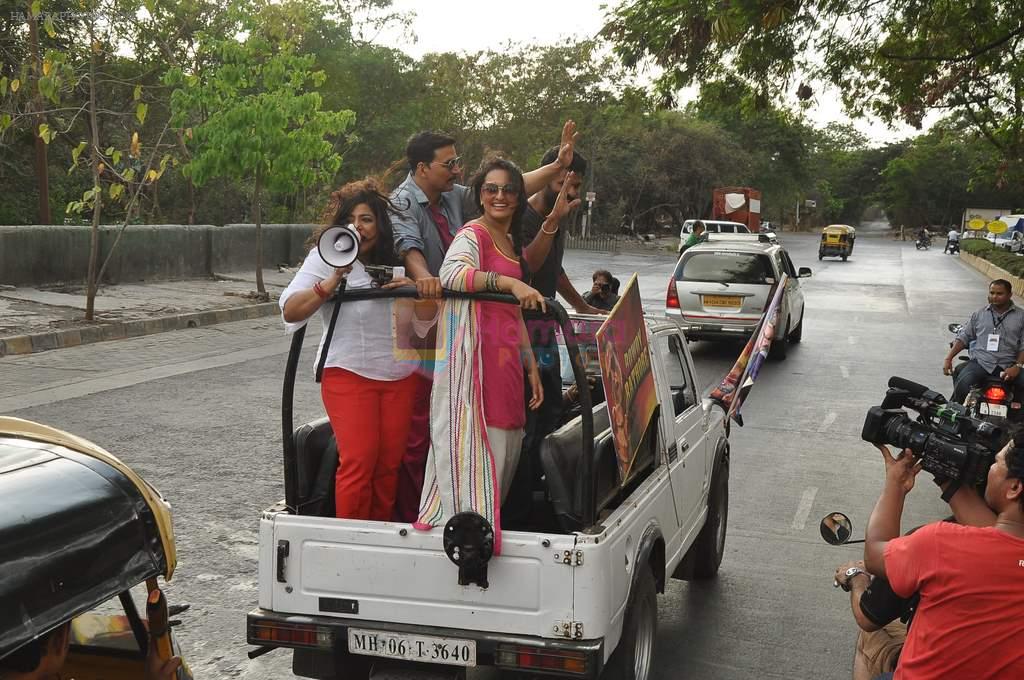 Sonakshi Sinha, Akshay Kumar, Prabhu Deva at Rowdy Rathore promotional rickshaw race on 12th May 2012