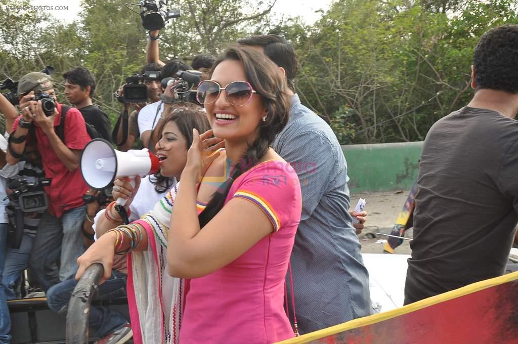 Sonakshi Sinha at Rowdy Rathore promotional rickshaw race on 12th May 2012