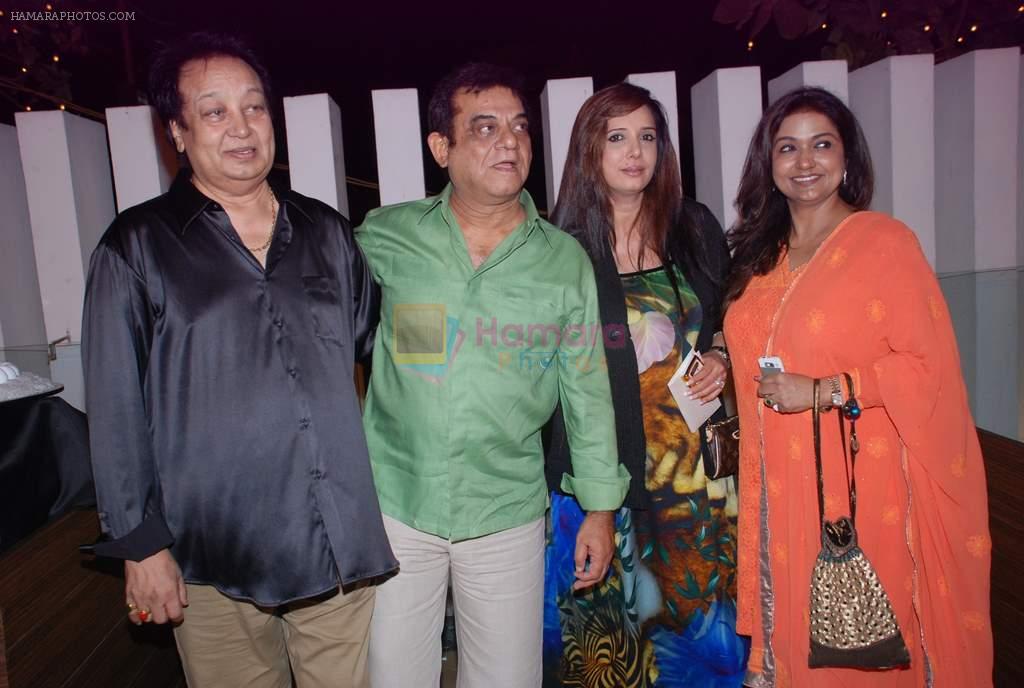 Bhuinder Singh, Mitali Singh at Talat Aziz concert in Blue Sea on 13th May 2012