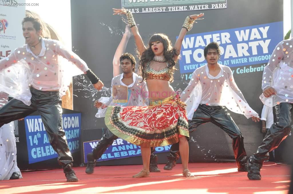 Veena Malik at Water Kingdom in Mumbai on  13th May 2012