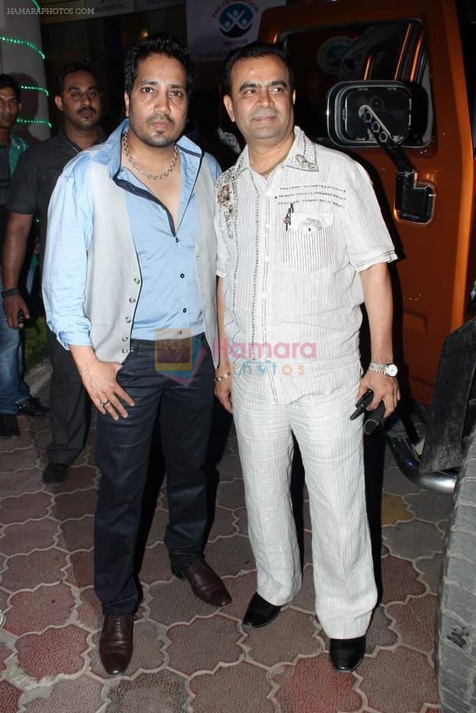 Mika Singh at lyrics writer Shabbir Ahmed wedding reception in Mumbai on 13th May 2012