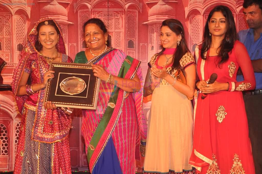 Pratyusha Banerjee, Anjum Farooki, Smita Bansal at Balika Vadhu 1000 episode bash in Mumbai on 14th May 2012