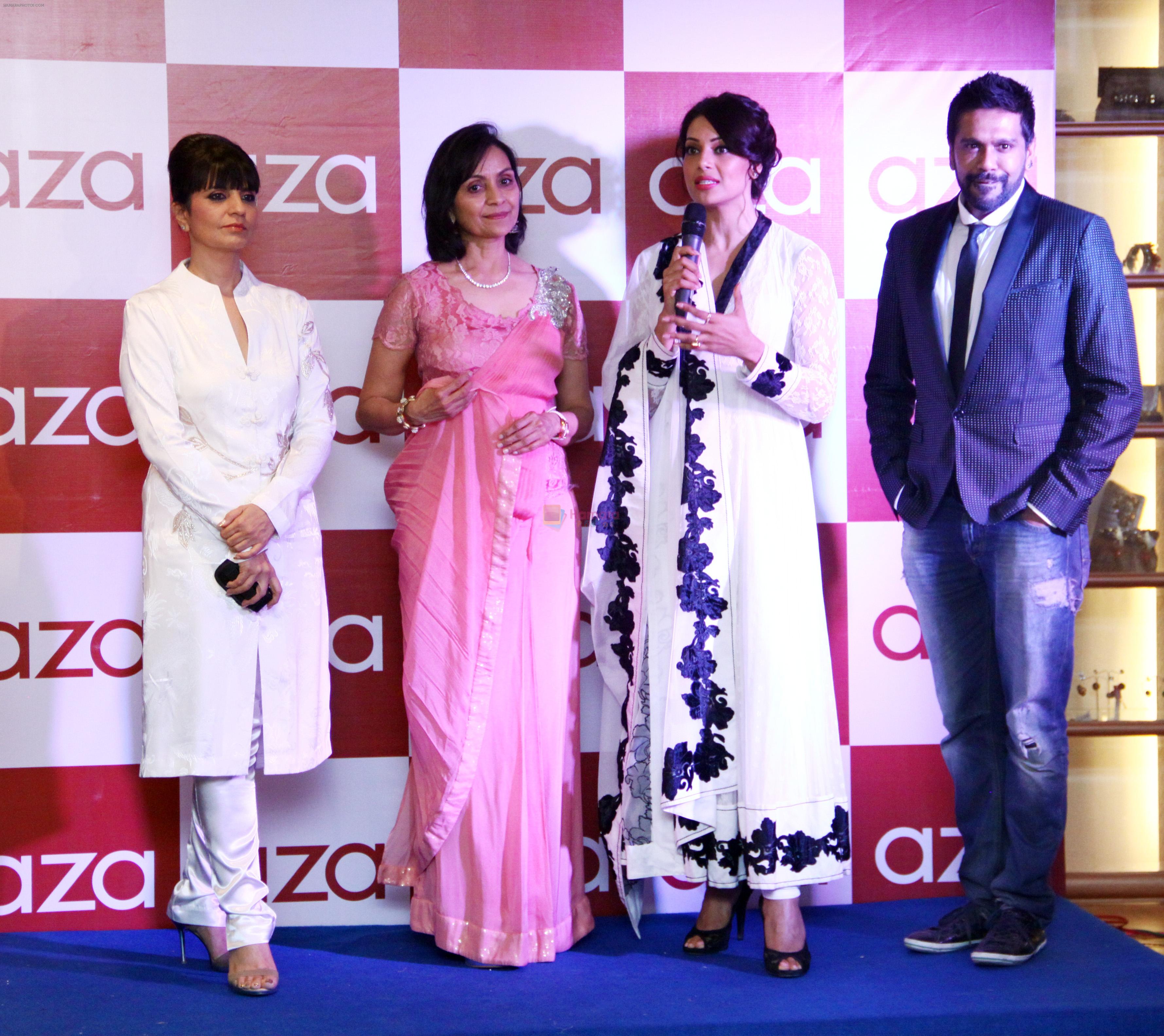 Neeta Lulla, Alka Nishar- founder of Aza, Bipasha Basu and Rocky S at the Aza store launch in Ludhiana on 18th May 2012
