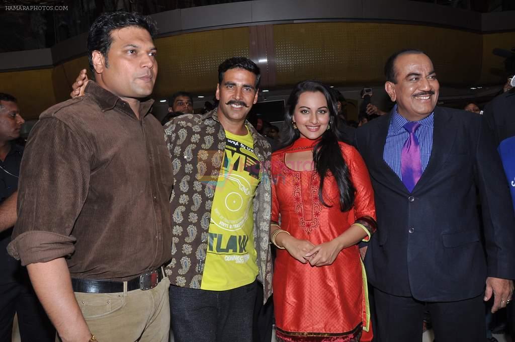 Dayanand Shetty,Akshay Kumar,Sonakshi Sinha,Shivaji Satyam promote Rowdy Rathore on the sets of CID in Kandivli, Mumbai on 22nd May 2012