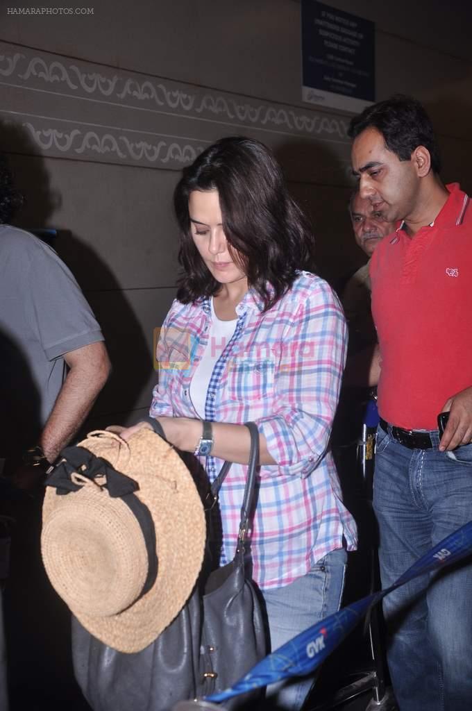 Preity Zinta snapped at the airport on 27th May 2012